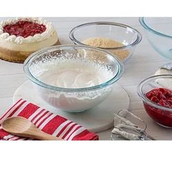 Pyrex Smart Essentials 4-Quart Glass Mixing Bowl, 3.79 liters