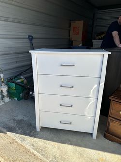 White 4-Drawer Chest Dresser