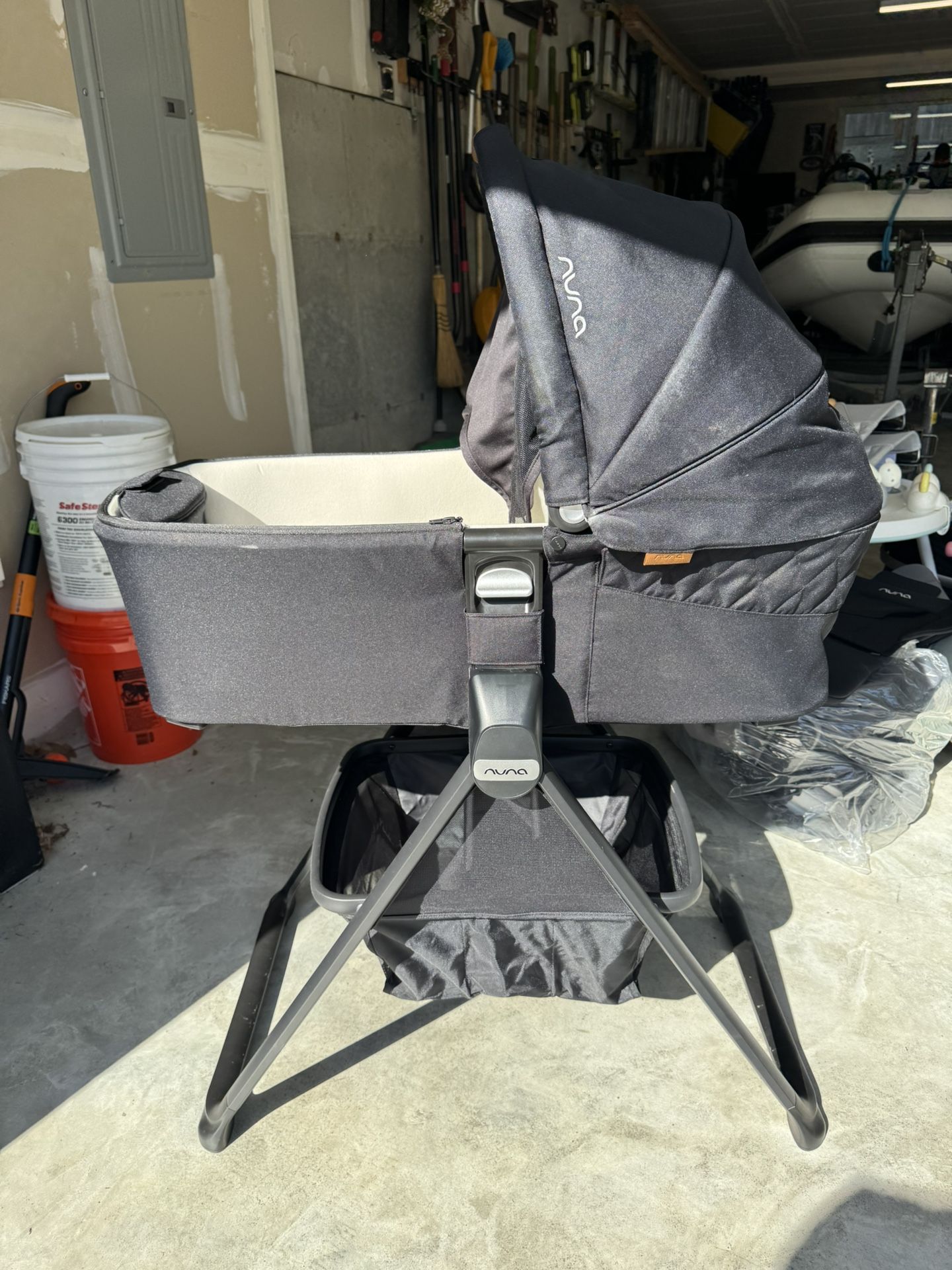 *Pending Pickup* Nuna Bassinet & Stand