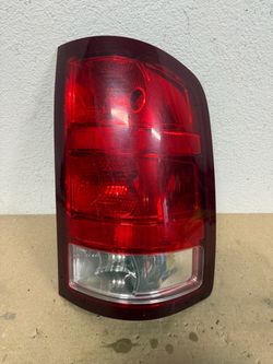 2007-2014 GMC SIERRA TAIL LIGHT RIGHT SIDE OEM