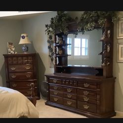 Solid Wood Full/Queen Antique Bedroom Set
