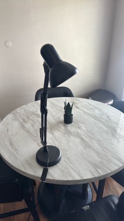 Desk lamp