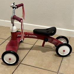 Radio Flyer Scoot-About, Toddler Ride On Toy, Kids Ride On Toy for Ages 1-3, 23.5" Large x 14.5" W x 16.5" H