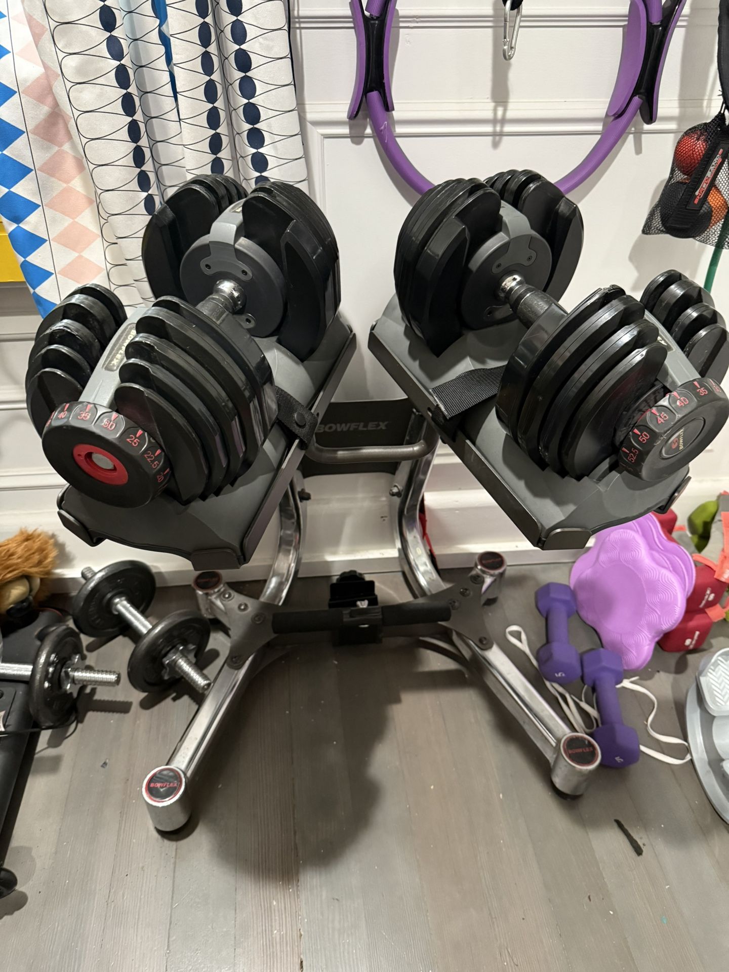 Bowflex SelectTech 552 Adjustable Dumbbells With Stand