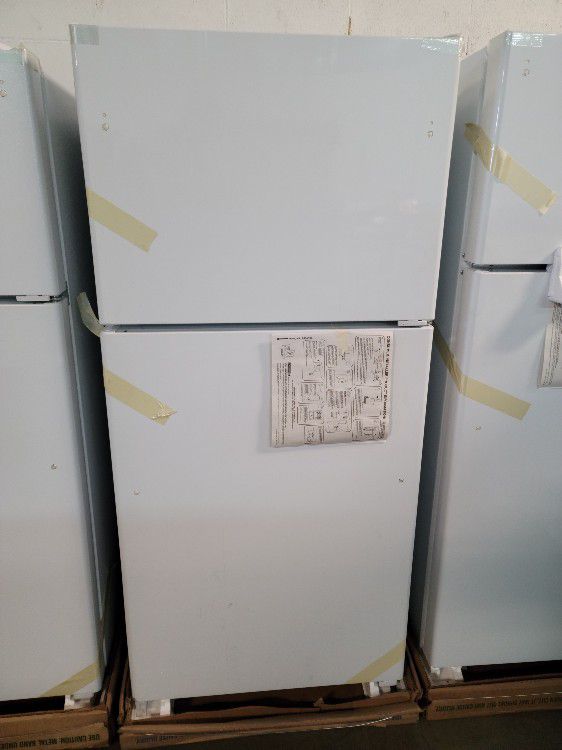 🚨 New 29 3/4" GE - 19.2 Cu. Ft. Top-Freezer Refrigerator - White GTS19KGNRWW
