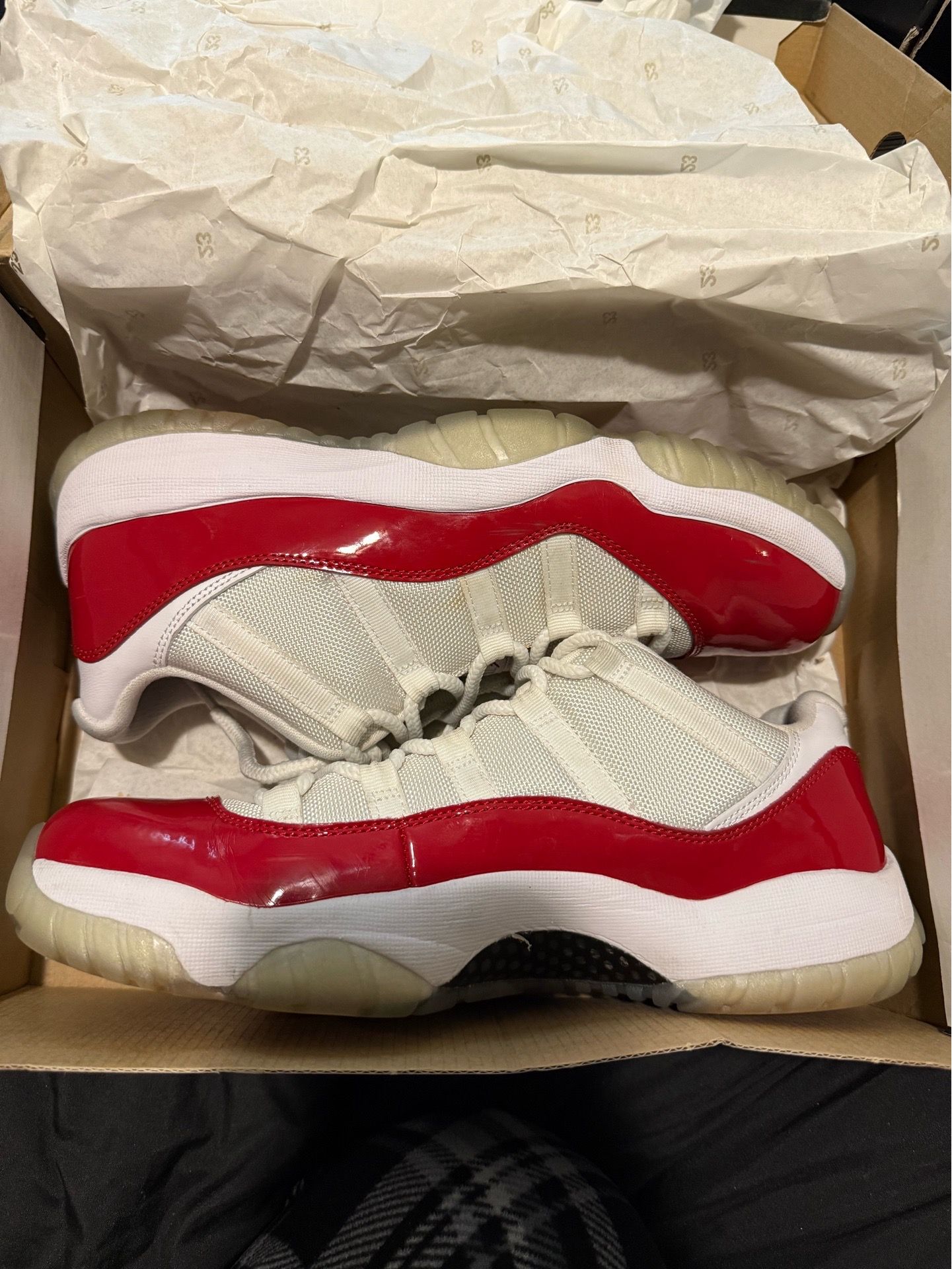 Jordan 11 low cherry sz10