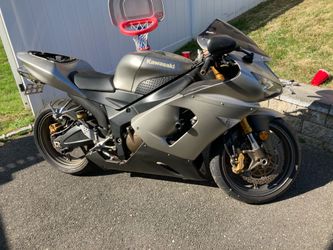 Kawasaki Ninja ZX-6R motorcycle year 2005