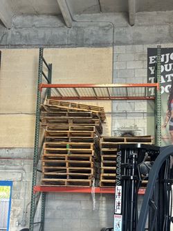 Pallets  free pick up only tomorrow