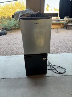 Mini refrigerator