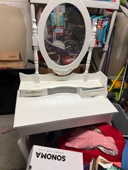 Girls vanity