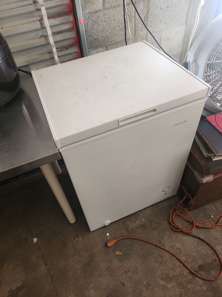 Freezer Sm Will Swap For Upright Freezer and Fridge