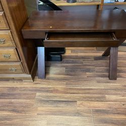 Wood Desk Excellent condition 