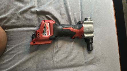 Milwaukee rivet gun M12