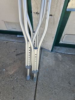 ADULT CRUTCHES $10.00 EACH BRAND NEW I HAVE 3 AVAILABLE