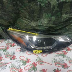 2016-19 Chevy Cruze Right Headlight 