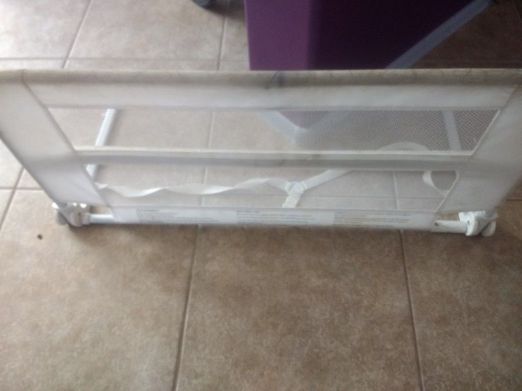 Toddler safety bed rail