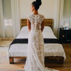 Cheyenne Ivory - Lace Wedding Gown