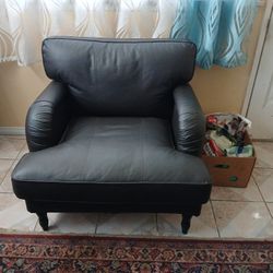 Couch and two Chairs