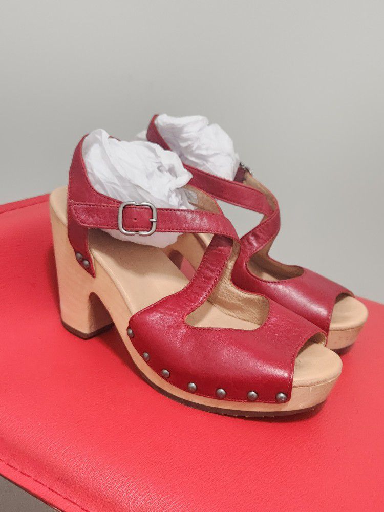 Ugg Women's Red Open Toes Heels Size 8