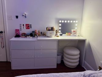 Modern White Vanity Desk Set w/ Drawers, Lighted Mirror & Storage Stool