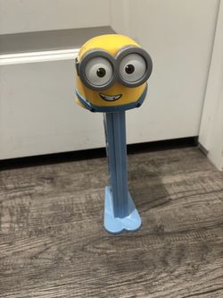 Giant minion pez