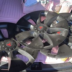 Tesla 19” wheel covers