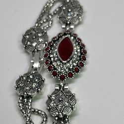BEAUTIFUL WOMENS SLIVER AND RED RHINESTONE BRACELET 