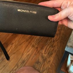 Michael Kors Women’s Wristlet Wallet