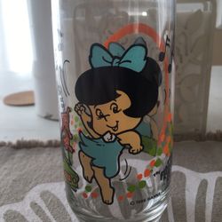The Flintstones kids Pizza Hut 1986 Betty  glass Collectible 