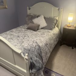 Pottery Barn Full Size Trundle Bed