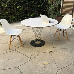 Modernica- Round Pedestal Dining Table +Chairs