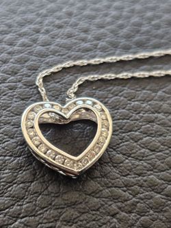 14K White Gold Natural Diamond Heart Pendant Necklace