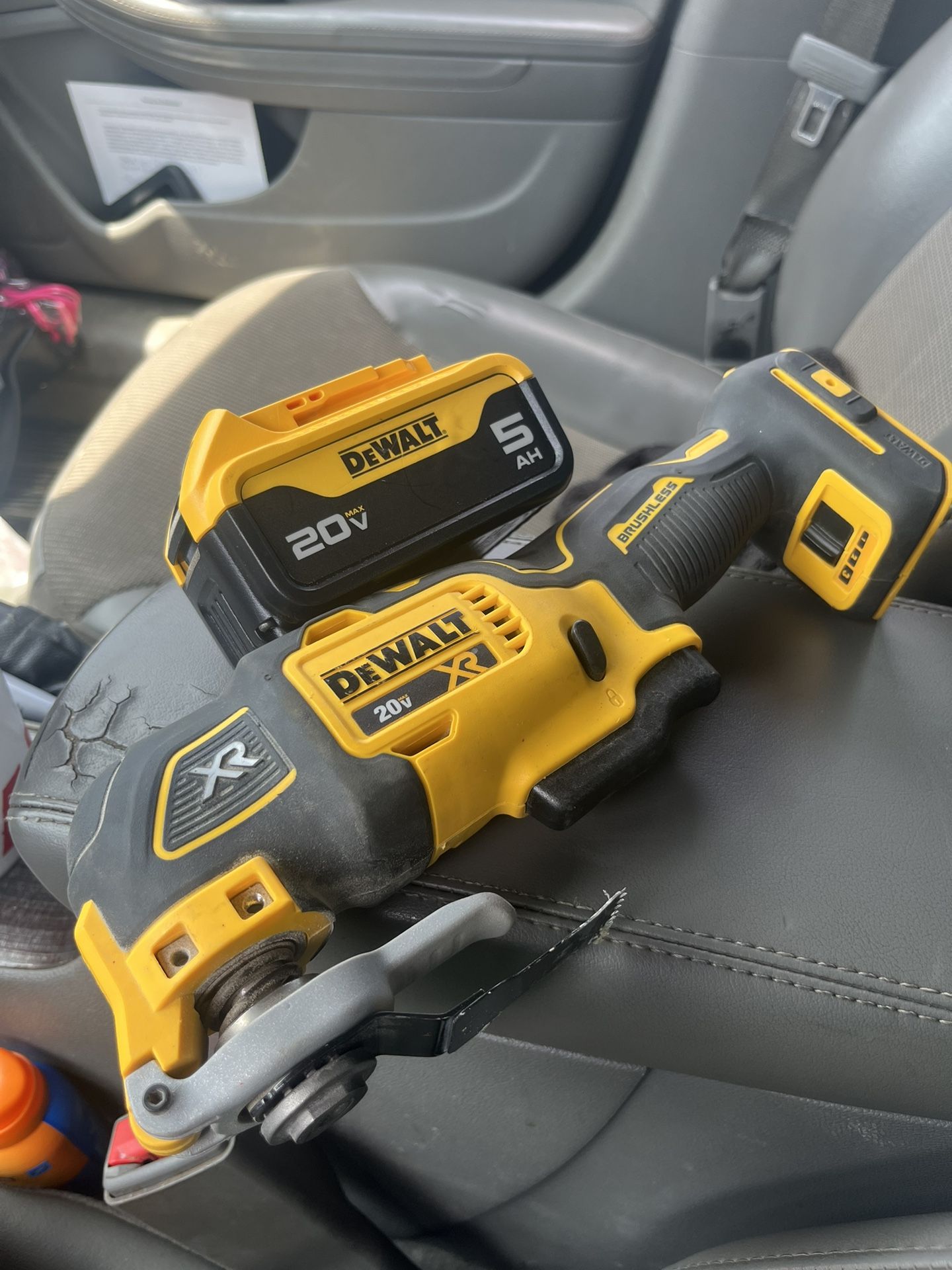 New Dewalt XR 20 Volt Oscillating Multitool & 5AH Battery