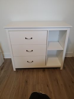 3 Drawer Dresser With Two Cube Inserts Like New