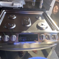 LG 6.3-Cu.Ft.Slide-In Gas Range W/ ProBake Convention Oven (Brand New )