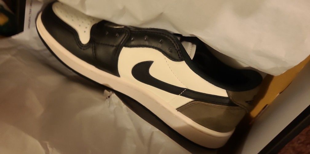 AIR JORDAN 1 RETRO LOW OG / Black & Dark Mocha / SZ 7 / $80 OR BEST OFFER / BRAND NEW !!!!