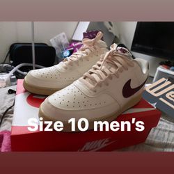 Nikes Size 10 Men’s 
