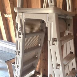Above ground pool ladder great quality n condition 