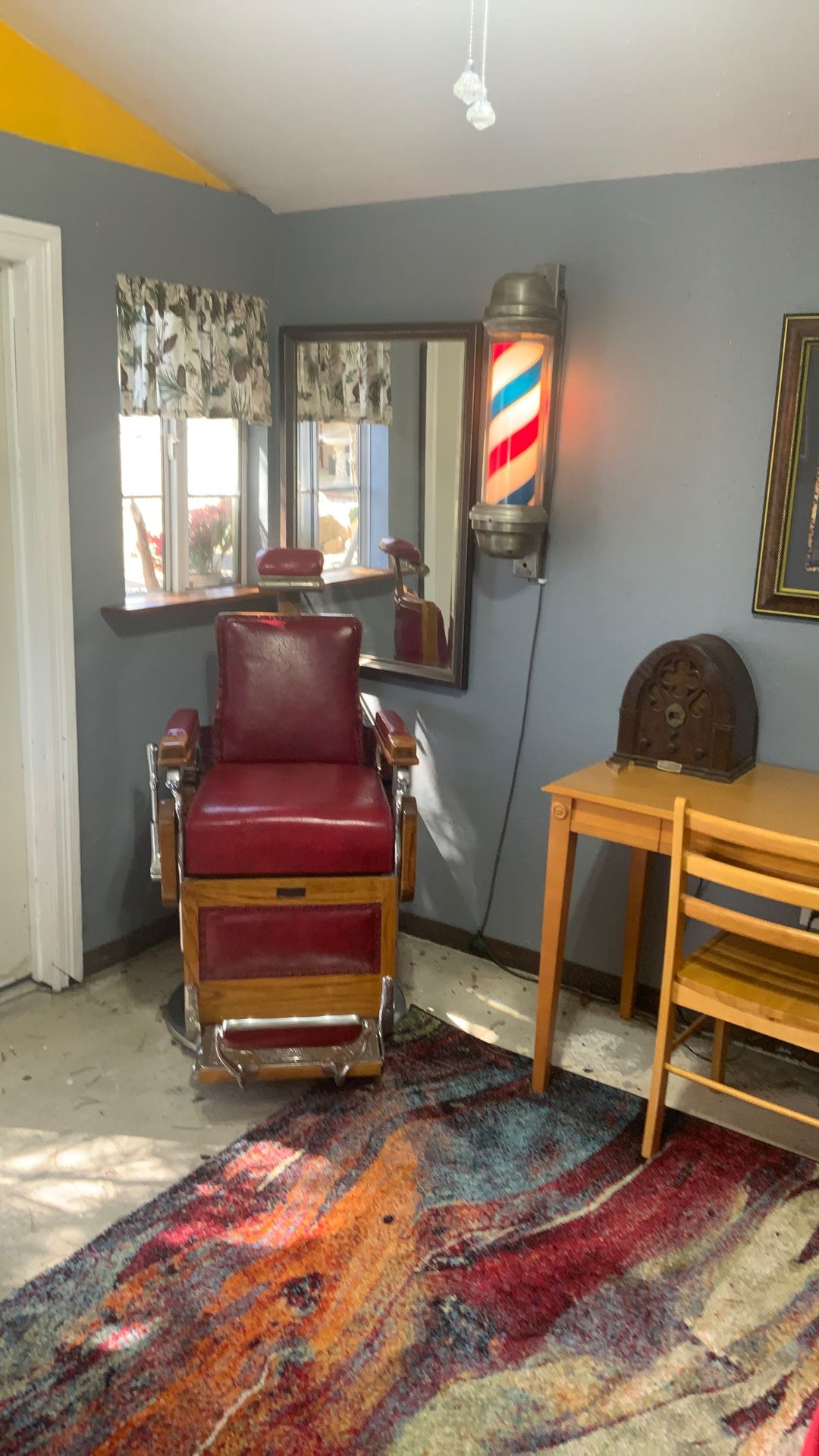 Kohen Antique Barber Chair Turn Of The Century, leather And Oak, Well Maintained..