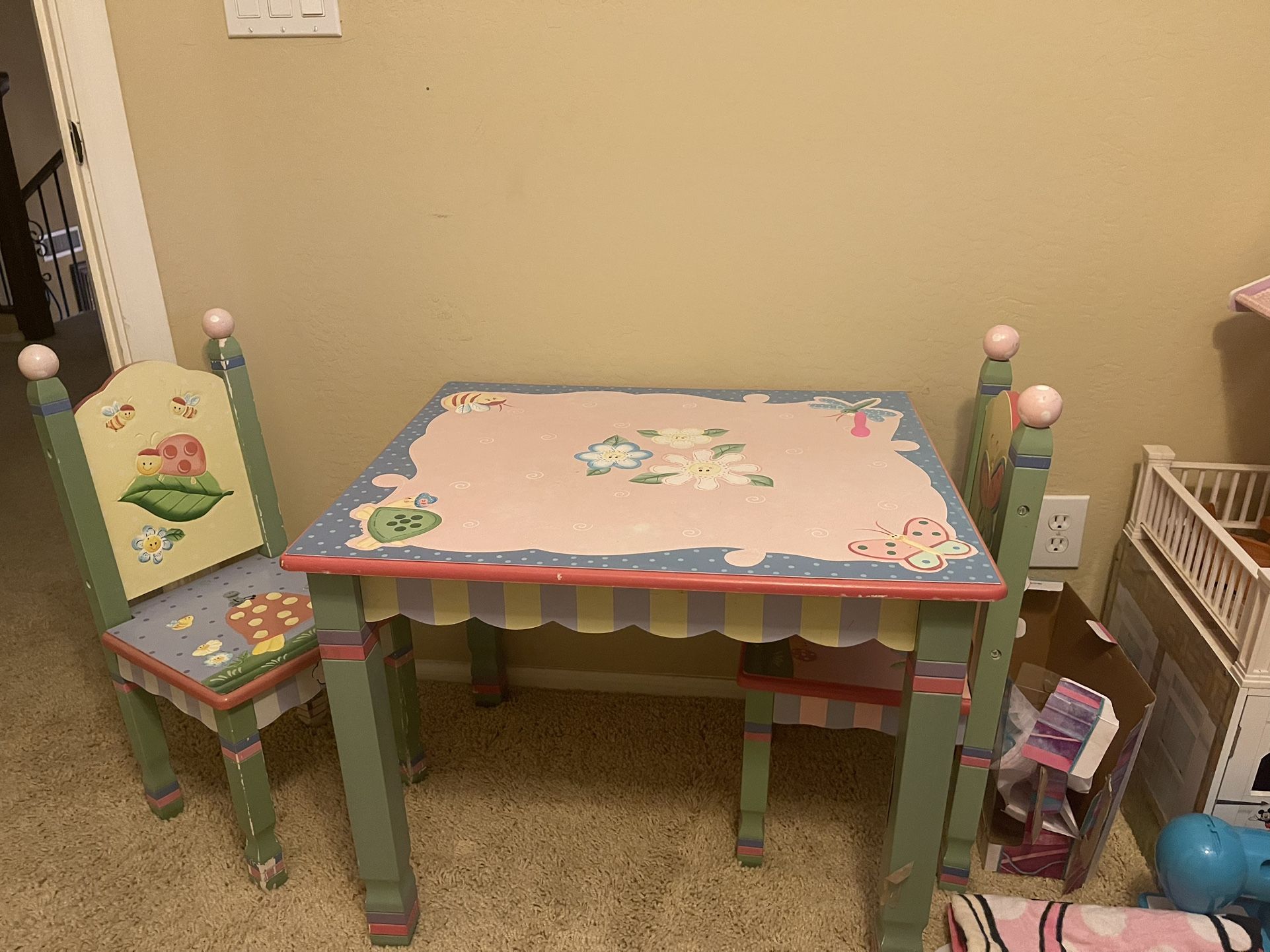 Kids Table & chairs