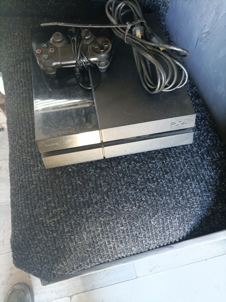 PlayStation 4 . Like New . Great Gift .