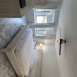 Modern King Bedroom Set – Complete 5-Piece Set – Excellent Condition