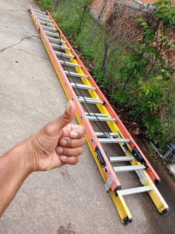 32 Ft Extension Ladder$349 Great Condition Firm
