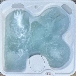 Plug & play 2014 SX Hot Spot hot tub/Jacuzzi/Spa for sale