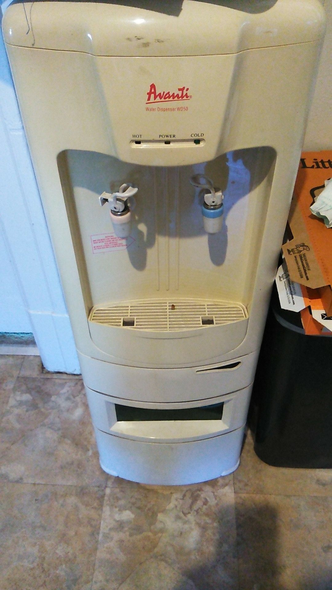 Avanti hot and cold water dispensary with freezer