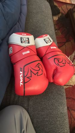 Rival 16oz boxing gloves