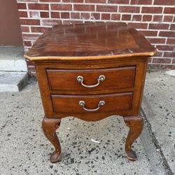 Antique Thomasville Night Stand/ End Table 