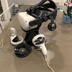 Meta Quest 2 with HTC VIVE Deluxe Audio Strap