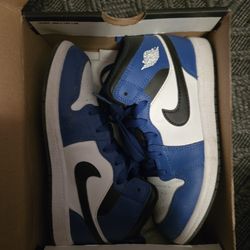 Nike Jordan And Nike Dunks  2.5 Kids Youth