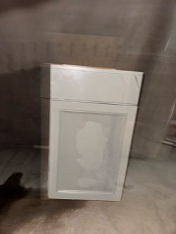Kitchen cabinet